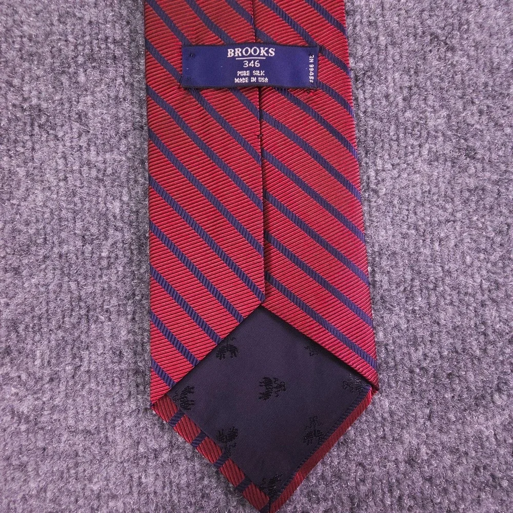 Brooks Brothers 346 100%‎ Silk Tie Red w/Blue Stripes Design Made In USA